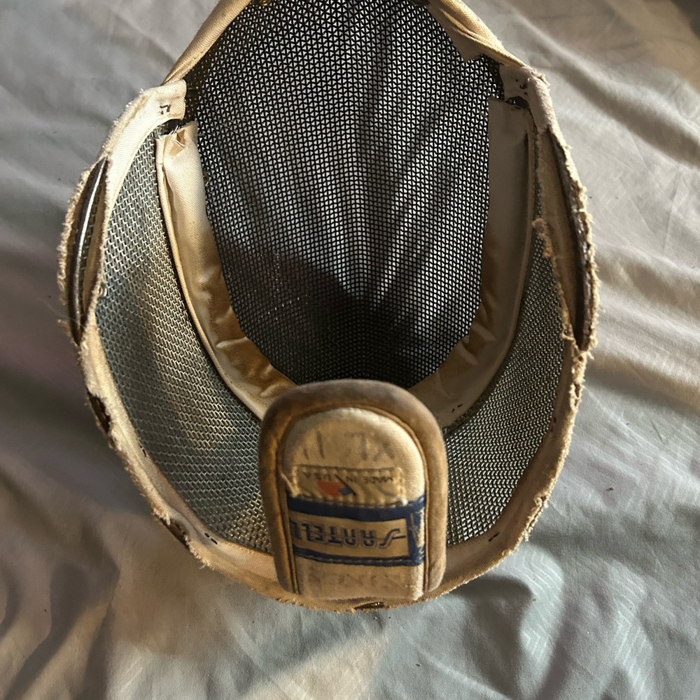 Santelli Fencing Mask with Mesh Front - Picture 7 of 7